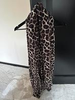 Guess - sjaal met luipaard print - bruin/beige/zwart, Kleding | Dames, Mutsen, Sjaals en Handschoenen, Guess, Ophalen of Verzenden