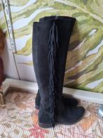 Zwart suede laarzen maat 39 franjes, Kleding | Dames, Schoenen, Ophalen of Verzenden, Gedragen, Zwart, Hoge laarzen