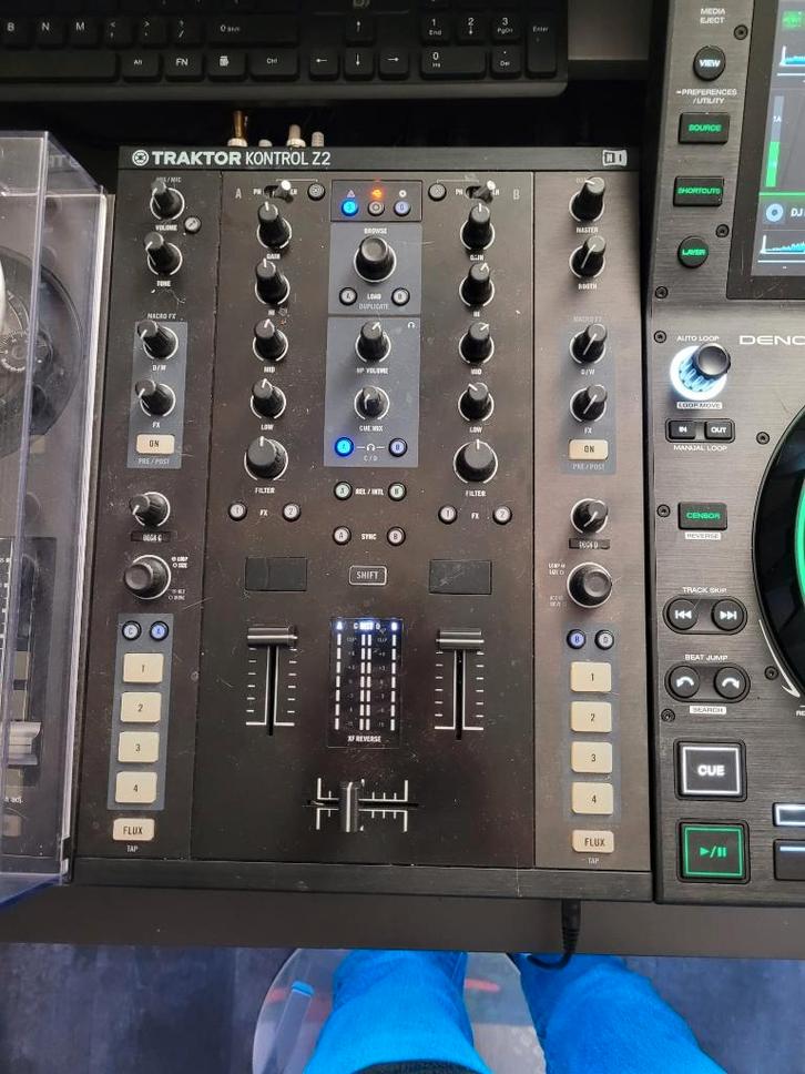 traktor z2 native instruments, Muziek en Instrumenten, Mengpanelen, Zo goed als nieuw, Minder dan 5 kanalen, Microfooningang, Ophalen of Verzenden