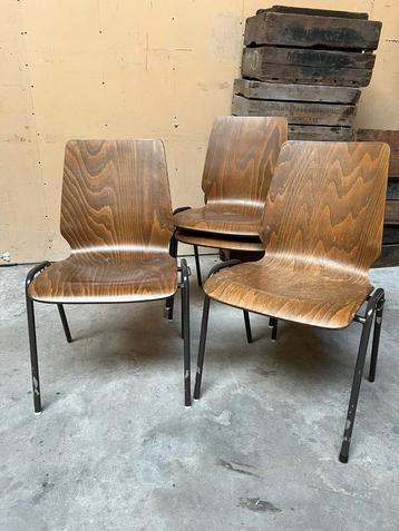 60 stapelbare koppelbare retro vintage vlinderstoelen  beschikbaar voor biedingen