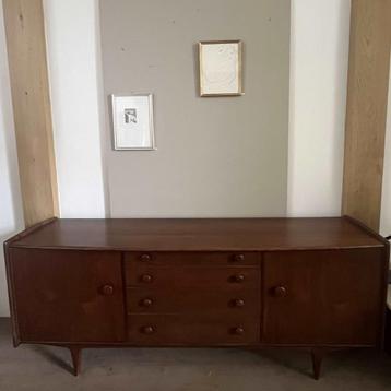 dressoir beschikbaar voor biedingen