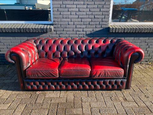 Chesterfield bank oxblood rood GRATIS BEZORGD, Huis en Inrichting, Banken | Voetenbanken en Poefen, Gebruikt, 125 cm of meer, Rechthoekig