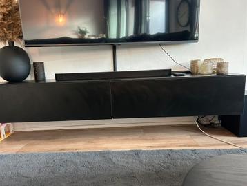 TV wandmeubel beschikbaar voor biedingen
