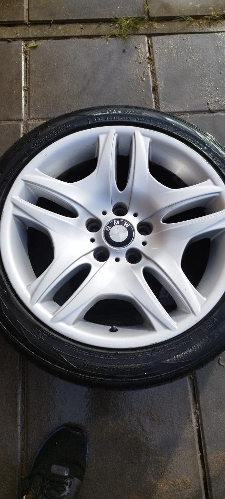 Originele BMW 18 inch aluminium velgen met zomerbanden, Auto-onderdelen, Banden en Velgen, Velg(en), Zomerbanden, 18 inch, 245 mm