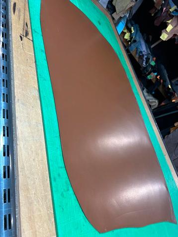 Bruin kleur tuigleer 3-3,5 mm dikte half soepel nr7 beschikbaar voor biedingen