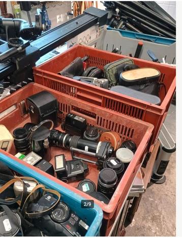 diverse fotocamera's filmcamera's objectieven statieven e.d. beschikbaar voor biedingen
