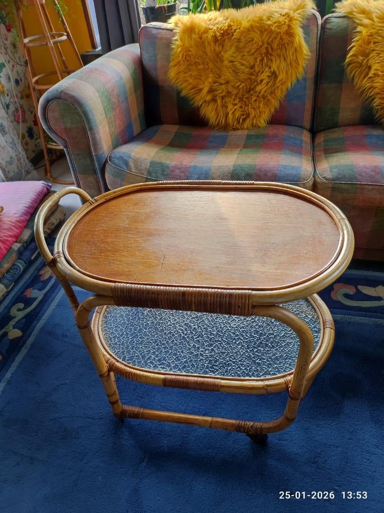 Rotan tafeltje//theewagen., Huis en Inrichting, Tafels | Bijzettafels, Minder dan 55 cm, Gebruikt, Rechthoekig, Ophalen