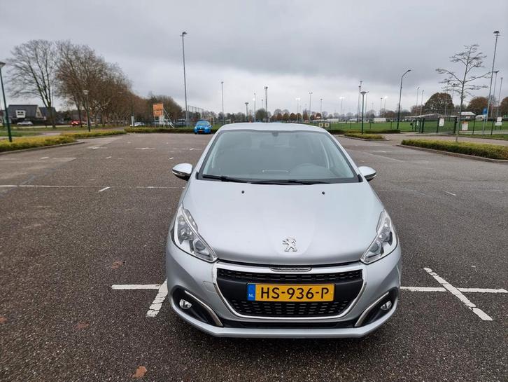 Peugeot 208 urban soul 1.2 60KW/82PK 5-D 2015 Grijs, Auto's, Peugeot, Particulier, ABS, Airbags, Airconditioning, Alarm, Android Auto