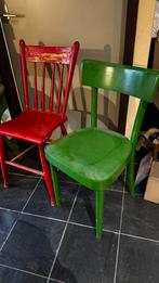 Vintage houten stoelen groen en rood- Veldhoven, Ophalen, Zo goed als nieuw, Rood, Twee