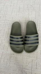 Adidas adilette olijfgroen/zwart mt 5 (37), Slippers, Adidas, Ophalen of Verzenden, Zo goed als nieuw