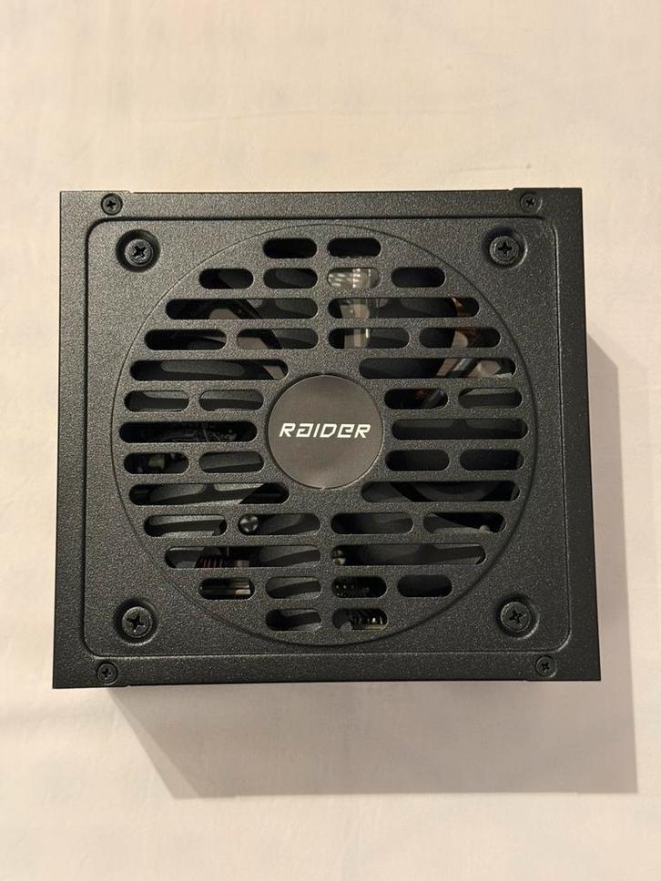 Raider Ultra Gaming 850W PSU - 80+ Gold - 1 jaar oud, Computers en Software, Interne voedingen, Gebruikt, Ophalen of Verzenden
