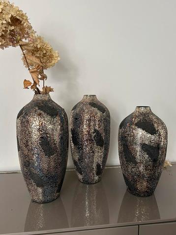 Bloemenvazen metallic beschikbaar voor biedingen