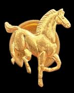 Paard knoop- speld in goudkleur, Verzamelen, Speldjes, Pins en Buttons, Verzenden, Nieuw, Dier of Natuur, Speldje of Pin