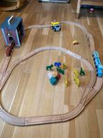 Houten treinbaan met houten brandweerkazerne, Ophalen of Verzenden, Gebruikt