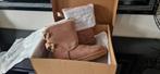 Nieuwe Ugg - Bailey Suede Bow - Maat 42 - Bruin, UGG, Bruin, Lage of Enkellaarzen, Nieuw