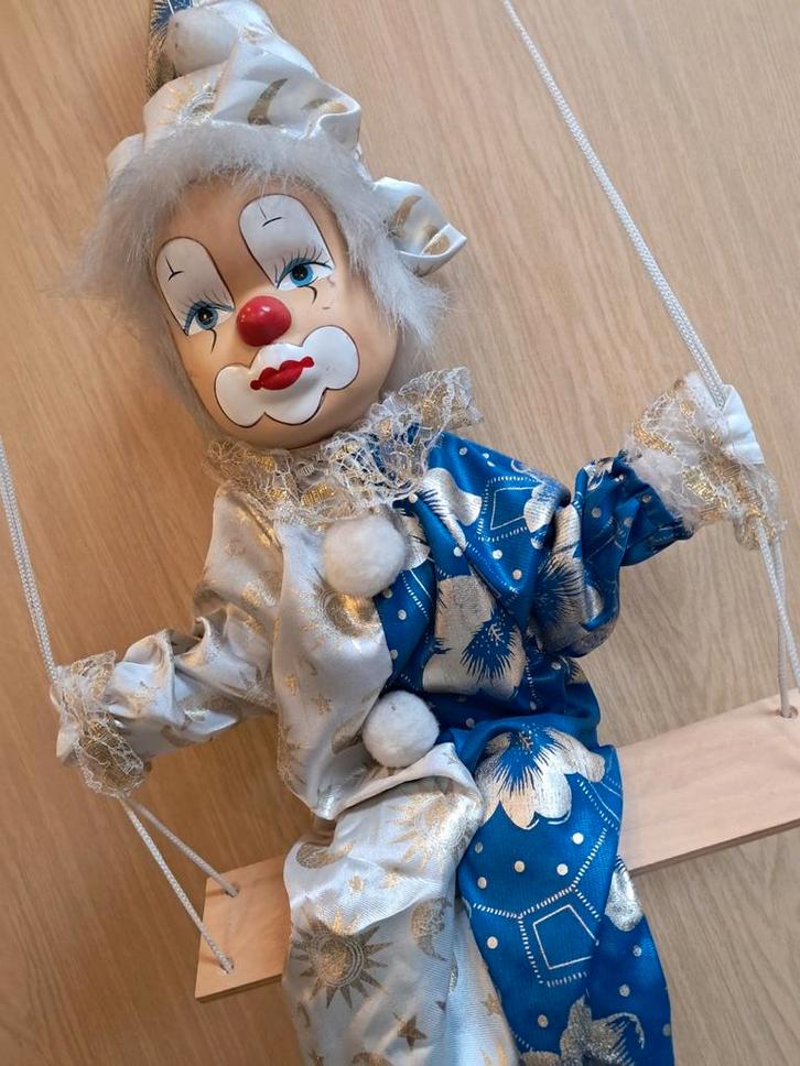 Vintage clown pop op schommel, Verzamelen, Poppen, Zo goed als nieuw, Pop, Ophalen