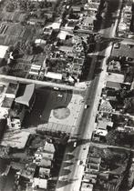 Drachten, luchtfoto (groot formaat), Verzamelen, Ansichtkaarten | Nederland, Ophalen of Verzenden, 1960 tot 1980, Ongelopen, Friesland