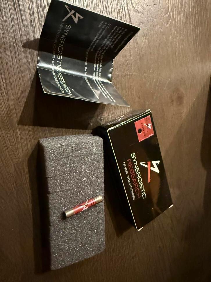 Synergistic Research Pink Fuse, Audio, Tv en Foto, Audiokabels en Televisiekabels, Zo goed als nieuw, Overige kabels, Minder dan 2 meter