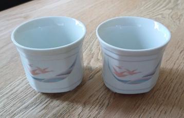Vintage porseleinen bekertjes 2x beschikbaar voor biedingen