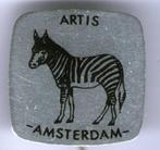 Artis Amsterdam zebrapaard blik speldje ( H_011 ), Verzamelen, Speldjes, Pins en Buttons, Nieuw, Dier of Natuur, Speldje of Pin