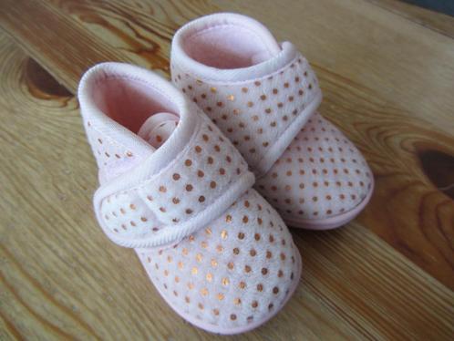 Roze babyslofjes maat 16-17, Kinderen en Baby's, Babykleding | Schoentjes en Sokjes, Nieuw, Meisje, Slofjes, Ophalen of Verzenden
