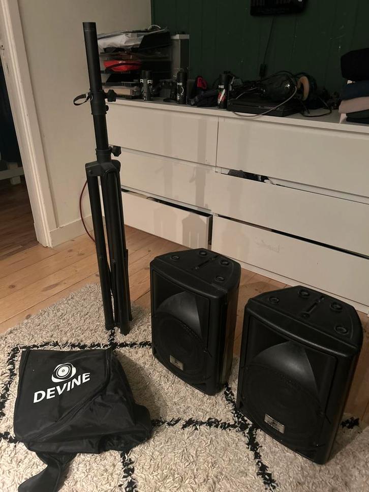 Devine Artis 8a speakerset met statief en hoes, Audio, Tv en Foto, Luidsprekers, Gebruikt, Front, Rear of Stereo speakers, 120 watt of meer