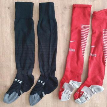 2x voetbal sport sokken Kipsta en Nike Atletico kind beschikbaar voor biedingen