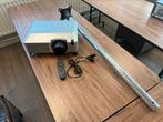 Hitachi CP-WUX645N beamer projector met plafondsteun, Ophalen of Verzenden, Zo goed als nieuw, Hitachi
