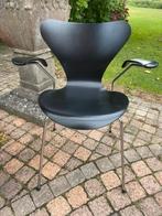 Arne Jacobsen Vlinderstoel met armleuning, Huis en Inrichting, Stoelen, Gebruikt, Zwart, Ophalen of Verzenden, Eén
