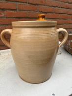 Oude aardewerk pot, Ophalen