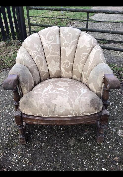 Stoel, vuil, oud. Fauteuil / luie stoel robuust, groot, hout, Huis en Inrichting, Fauteuils, Ophalen