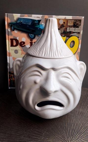 Witte vintage uienpot in de vorm van huilend hoofd met hoed  beschikbaar voor biedingen