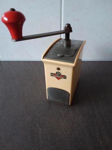 KYM vintage Milly DBPa koffiemolen handmaler 1955 beschikbaar voor biedingen