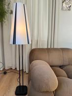 IKEA Vistofta Vloerlamp - Tijdloos Design, Huis en Inrichting, Lampen | Vloerlampen, Ophalen of Verzenden, Zo goed als nieuw, Kunststof