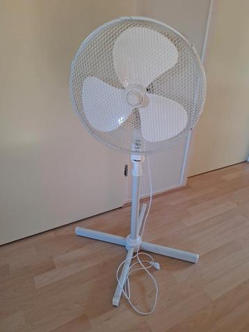 Ventilator met statief. 3 snelheden.  beschikbaar voor biedingen