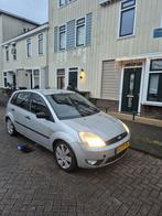 Ford Fiësta 1.3 8V 5DR 2005 Grijs moet zsm weg, Auto's, 1299 cc, Stof, 40 €/maand, 4 cilinders