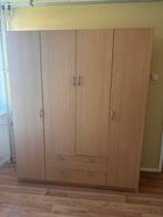Gratis Hele nette kleding kast, Huis en Inrichting, Ophalen, Zo goed als nieuw, 50 tot 75 cm, 150 tot 200 cm