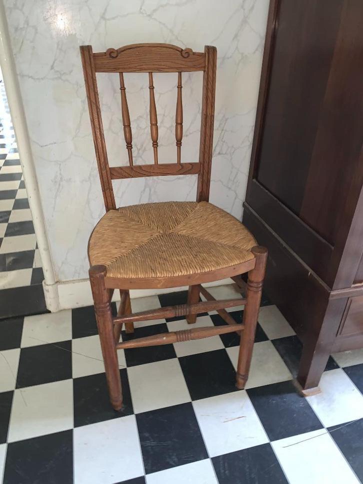 Antiek stoeltje met biezen zitting (Zwolle gratis bezorgd), Antiek en Kunst, Antiek | Meubels | Stoelen en Banken, Ophalen of Verzenden