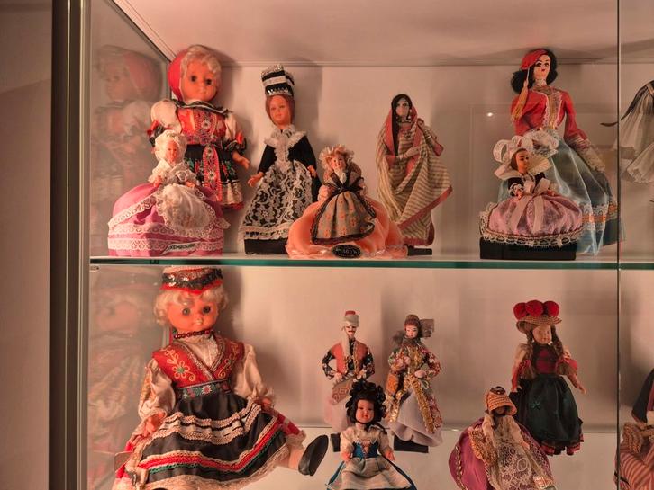 Collectie Klederdracht Poppen - 53Stuks, Antiek en Kunst, Antiek | Speelgoed, Ophalen