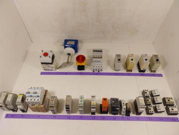 Diverse relais, schakelaars, melders, timers, etc. beschikbaar voor biedingen