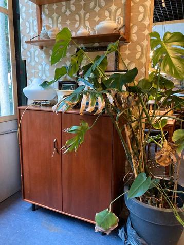Vintage teakhouten kastje klein formaat beschikbaar voor biedingen
