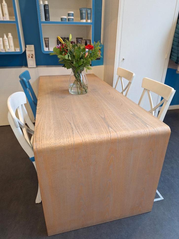 TE KOOP: leuke tafel van licht hout, Huis en Inrichting, Tafels | Eettafels, Gebruikt, 50 tot 100 cm, 150 tot 200 cm, Vijf personen of meer