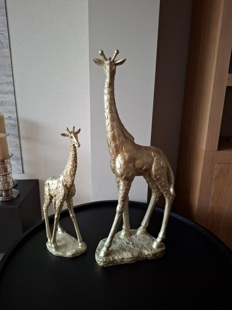 Goudkleurige kunststof giraffen - set van 2, Tuin en Terras, Tuinbeelden, Ophalen, Gebruikt, Kunststof, Dierenbeeld
