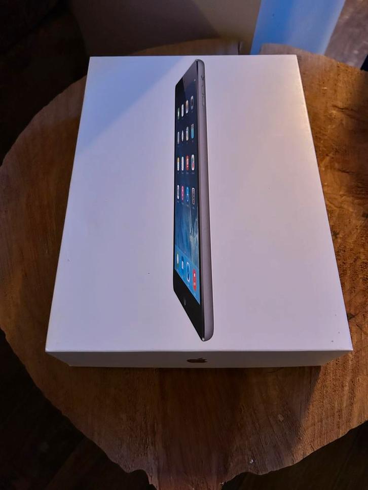 Apple iPad Air 1 model A1474, spic en span, Computers en Software, Apple iPads, Gebruikt, Apple iPad, 16 GB, Grijs, Ophalen