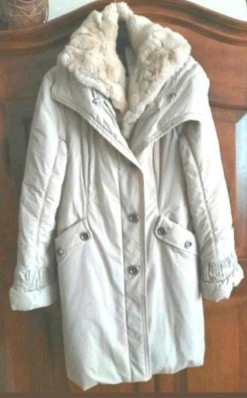 Beige licht gewatteerde winterjas met capuchon Inspire 42 beschikbaar voor biedingen