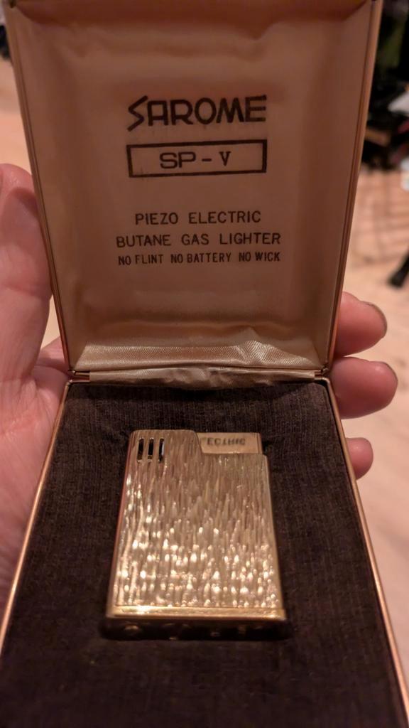 Mooie vintage Sarome SP-V aansteker., Verzamelen, Rookartikelen, Aanstekers en Luciferdoosjes, Zo goed als nieuw, Aansteker, Ophalen of Verzenden