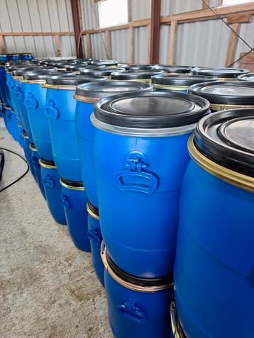 Te koop, 10 en 30 en 60 liter tonnen met sluitring beschikbaar voor biedingen
