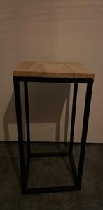 Plantenzuil bijzettafel 62cm hoog 30x30 breed, Huis en Inrichting, Woonaccessoires | Zuilen en Pilaren, Ophalen, Zo goed als nieuw