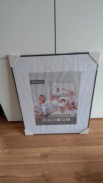 Lijst 70x90 cm in zwart houtmotief  beschikbaar voor biedingen