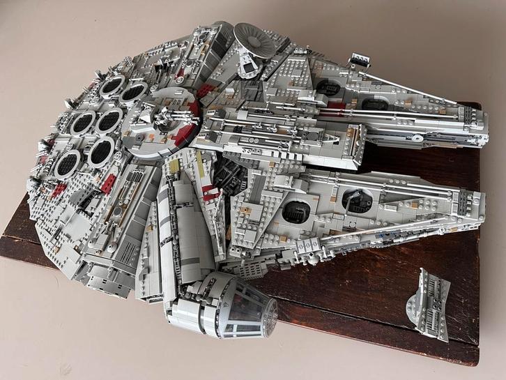 LEGO 75192 Millennium Falcon - Compleet met instructieboek!, Kinderen en Baby's, Speelgoed | Duplo en Lego, Zo goed als nieuw